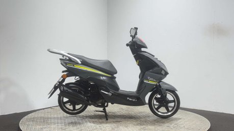 Sinnis Twist 2022 1K 50CC SCOOTER LEARNER BIKE NEW MOT SERVICED 1