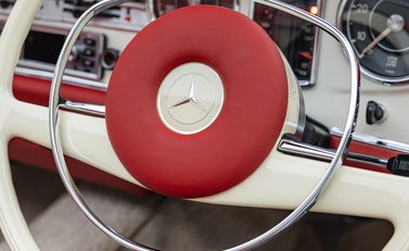 Mercedes-Benz 280 SL W113 Pagoda 25