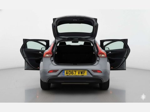 Volvo V40 2.0 V40 Momentum Nav+ T2 5dr 10
