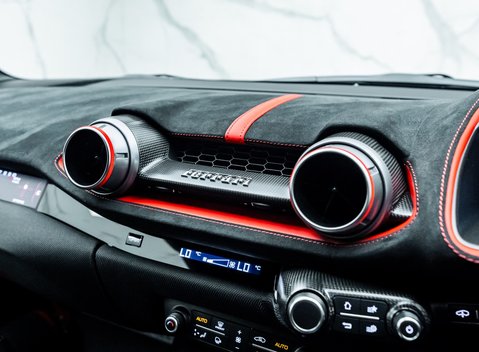 Ferrari 812 Competizione 18