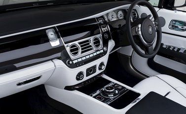 Rolls-Royce Dawn 16