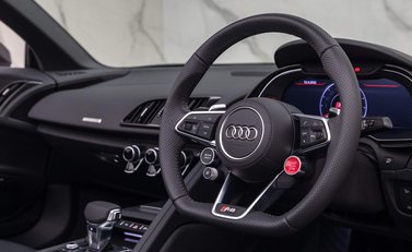 Audi R8 V10 Performance Carbon Black Spyder 6