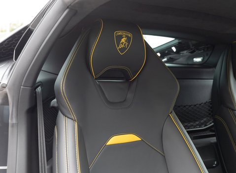 Lamborghini Huracan LP610-2 EVO RWD 12