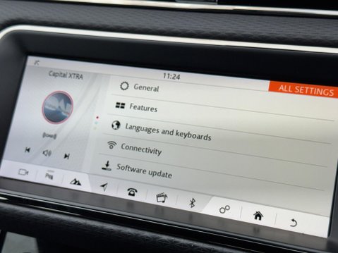 Land Rover Range Rover Evoque 2.0 P200 MHEV R-Dynamic S Auto 4WD Euro 6 (s/s) 5dr 23