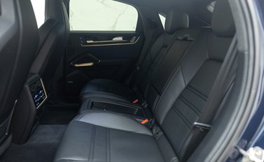 Porsche Cayenne TURBO E-HYBRID COUPE WITH GT PACKAGE 19