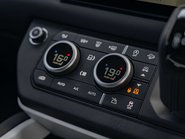 Land Rover Defender D250 X-Dynamic SE HardTop Obsidian WildTrak 13