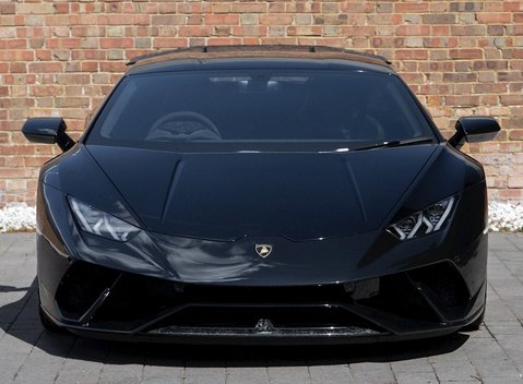 Lamborghini Huracan LP640-4 Performante 4