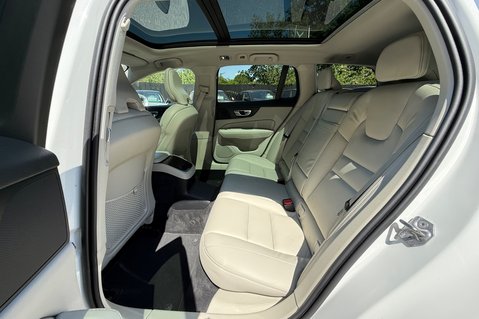 Volvo V60 RECHARGE T6 INSCRIPTION AWD - FULL MAIN DEALER SERVICE - HUGE SPEC 26