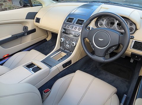 Aston Martin V8 Vantage Roadster 9