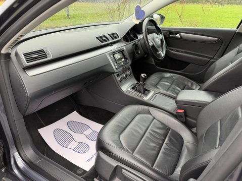 Volkswagen Passat 2.0 TDI BlueMotion Tech Executive Euro 5 (s/s) 5dr 43
