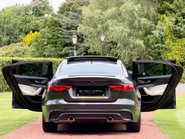 Jaguar XE R-DYNAMIC HSE BLACK 14