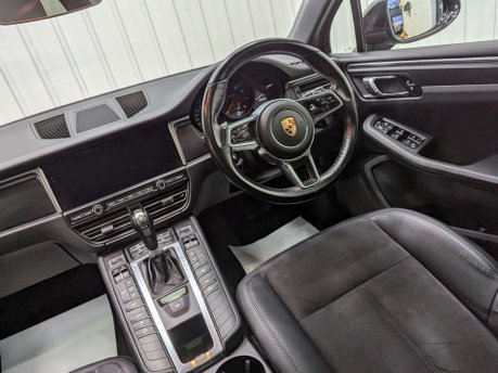 Porsche Macan 2.0 Macan Semi-Auto 4WD 5dr 49