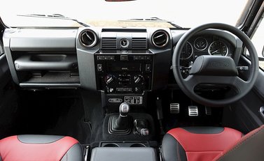 Land Rover 90 Adventure 25