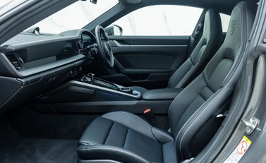 Porsche 911 Carrera 4S (992) 15