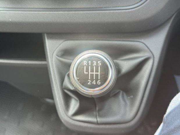 Renault Trafic LWB L2H2 [SOLD MT] High Roof Business LL30 Air Con Sensors Cam EURO 6 44
