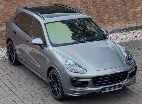 Porsche Cayenne GTS 8