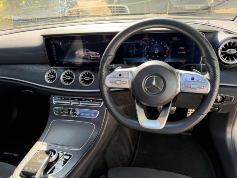 Mercedes-Benz E Class E 300 AMG LINE PREMIUM 41