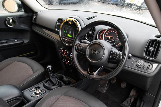 Mini Countryman COOPER CLASSIC