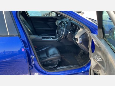 Jaguar XE 2.0d R-Sport Saloon 4dr Diesel Auto Euro 6 (s/s) (180 ps) 5