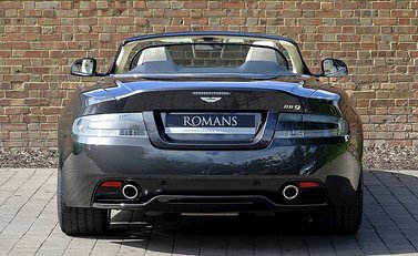 Aston Martin DB9 Volante 11