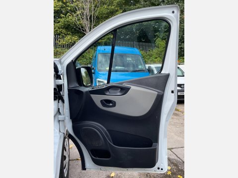 Renault Trafic 1.6 dCi 27 Business SWB Standard Roof Euro 6 5dr 18