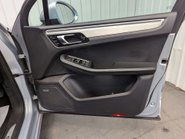 Porsche Macan 3.0 Macan GTS Semi-Auto 4WD 5dr 52