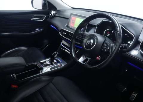 MG HS 1.5 MG HS Exclusive Semi-Auto 5dr 38