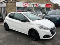 Peugeot 208 PURETECH BLACK EDITION 1