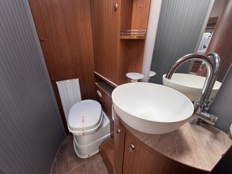 Burstner Aviano i727 21