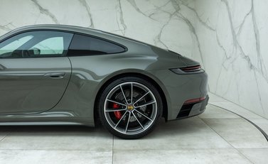 Porsche 911 Carrera 4S (992) 32