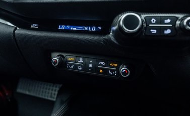 Ferrari 812 Competizione 30