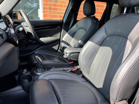 Mini Hatch 1.5 Cooper Exclusive Hatchback 5dr Petrol Steptronic Euro 6 (s/s) (136 ps) 11