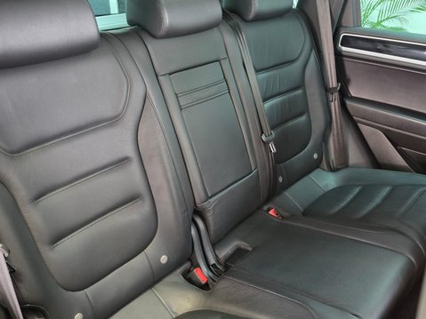 Volkswagen Touareg 3.0 TDI V6 BlueMotion Tech R-Line Plus Tiptronic 4WD Euro 6 (s/s) 5dr 13