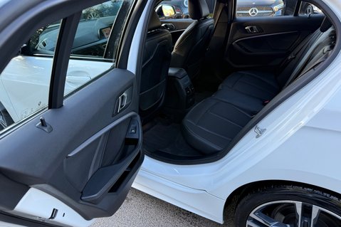 BMW 1 Series 118I M SPORT AUTOMATIC - FULL BMW SERVICE HISTORY -APPLE CARPLAY 29