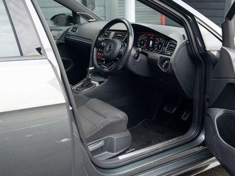 Volkswagen Golf 2.0 Golf R TSi 4Motion Semi-Auto 4WD 5dr 6