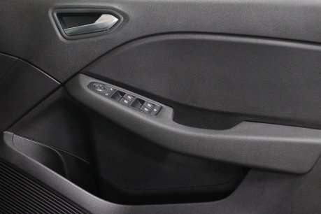 Renault Clio ICONIC TCE 36