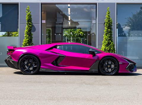 Lamborghini Revuelto 3