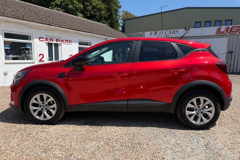 Renault Captur ICONIC TCE.. 3 MAIN DEALER SERVICES.. 1 PREVIOUS KEEPER.. STUNNING EXAMPLE 14