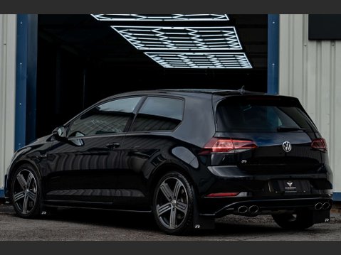 Volkswagen Golf 2.0 Golf R TSi Semi-Auto 4WD 3dr 2