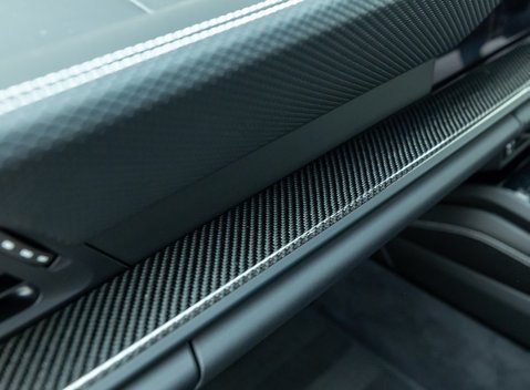 Porsche 911 GT3 TOURING (992) 26