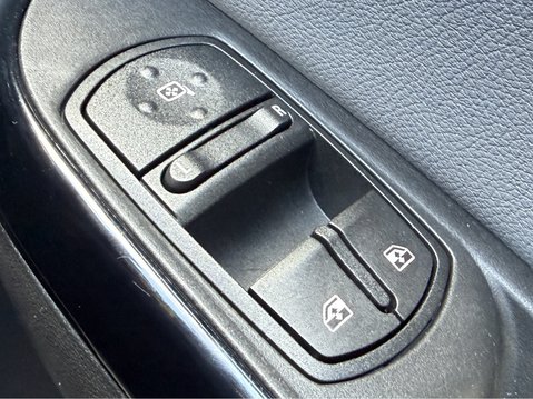 Vauxhall Corsa 1.4 Diamond 5dr 33