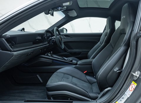 Porsche 911 Carrera GTS (992) 18