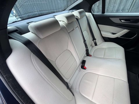 Jaguar XE 2.0 D180 R-Dynamic SE Saloon 4dr Diesel Auto Euro 6 (s/s) (180 ps) 52