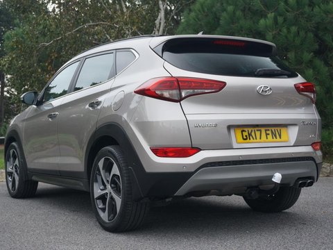 Hyundai TUCSON 2.0 CRDi Premium SE Auto 4WD Euro 6 5dr 9
