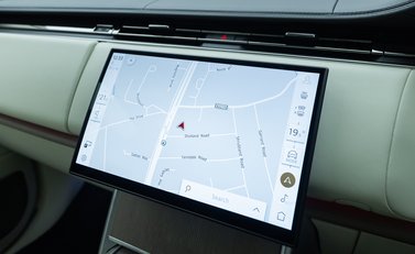 Land Rover Range Rover P460e Autobiography LWB 23