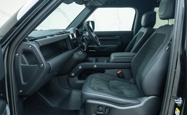 Land Rover Defender 90 V8 P525 17