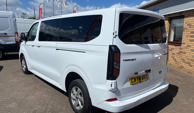 Ford Transit Custom TRANSIT CUSTOM 320 L2 DIESEL FWD 2.0 Eco Blue 136ps H1 Kombi Limited 9-Seat 