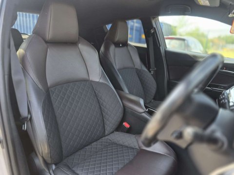 2017 Toyota C-HR thumbnail 12