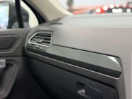 Volkswagen Tiguan 2.0 TSI SEL SUV 5dr Petrol DSG 4Motion Euro 6 (s/s) (180 ps) 37