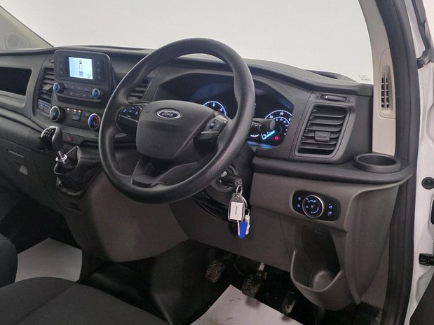 Ford Transit Custom Transit Custom 300 L2 Diesel FWD 2.0 Eco Blue 130ps Low Roof Leader Van 16